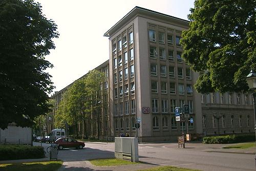 Alter Bestand des  Bahngeb�udes. Der Turm und alles links davon wurde abgerissen